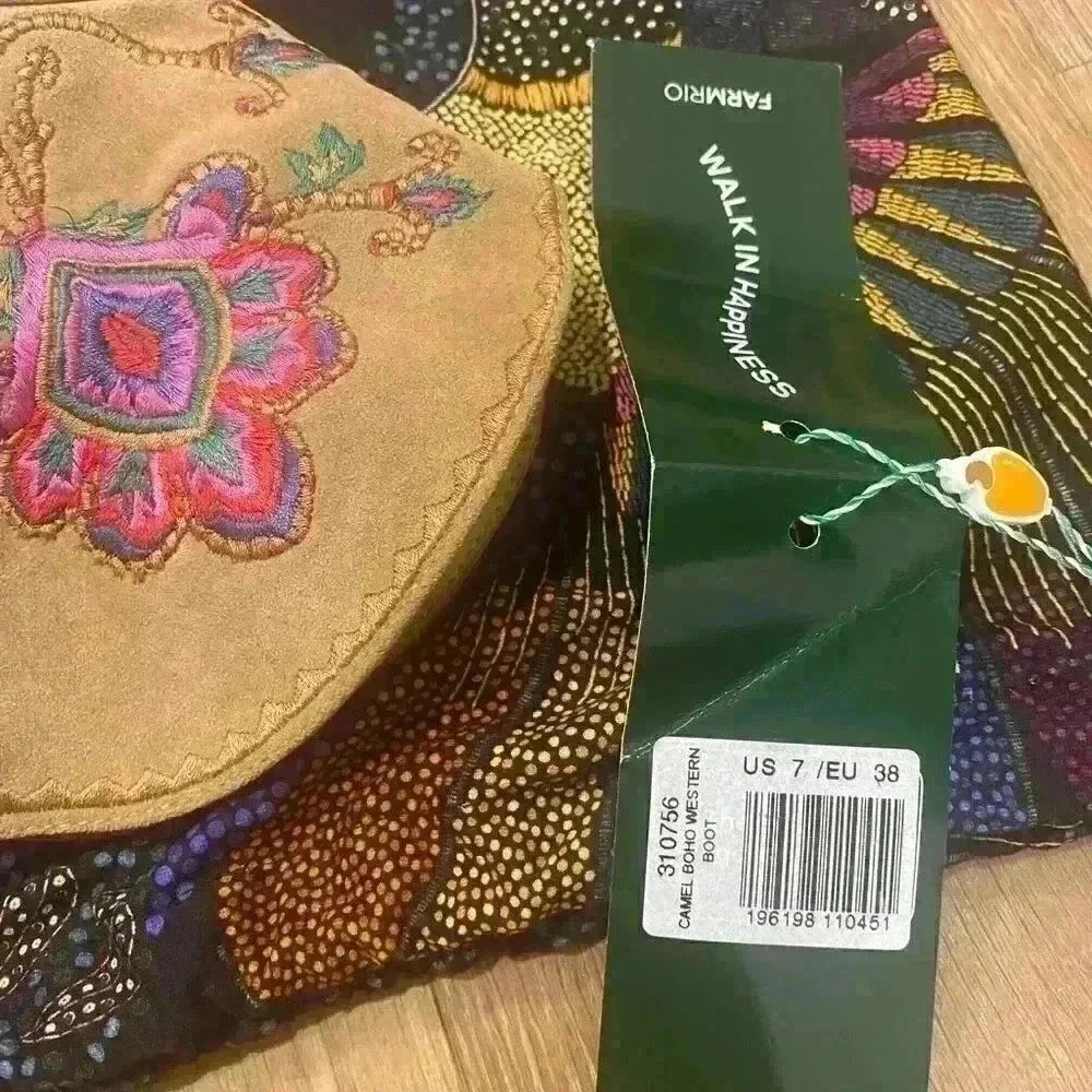 NWT FARM RIO CAMEL BOHO WESTERN
BOOT SZ 7 - Picture 4 of 9